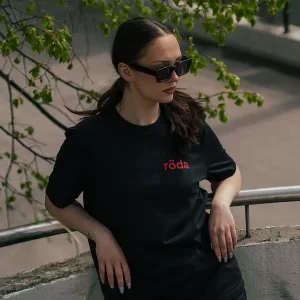 Röda t-paita | Musta